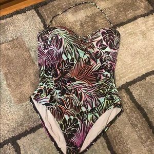 Beautiful Tommy Bahama One Piece 🌴🍹🌴